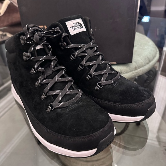 New in Box The North Face Men's Black Hiking Shoes Back to Berkeley sz 12 - Picture 8 of 12